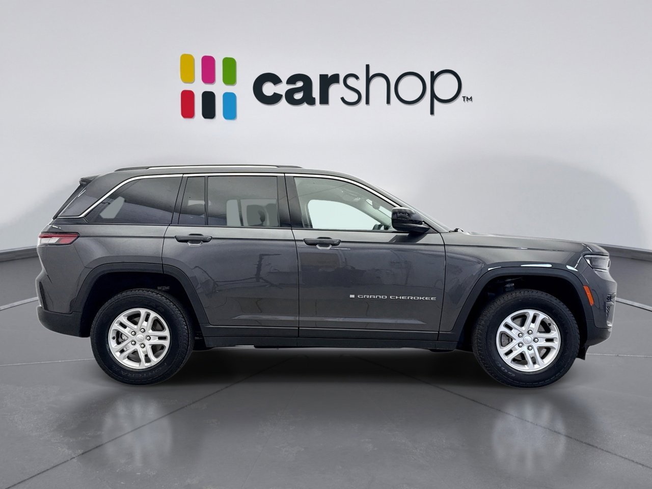 Used 2023 Jeep Grand Cherokee Laredo image 6