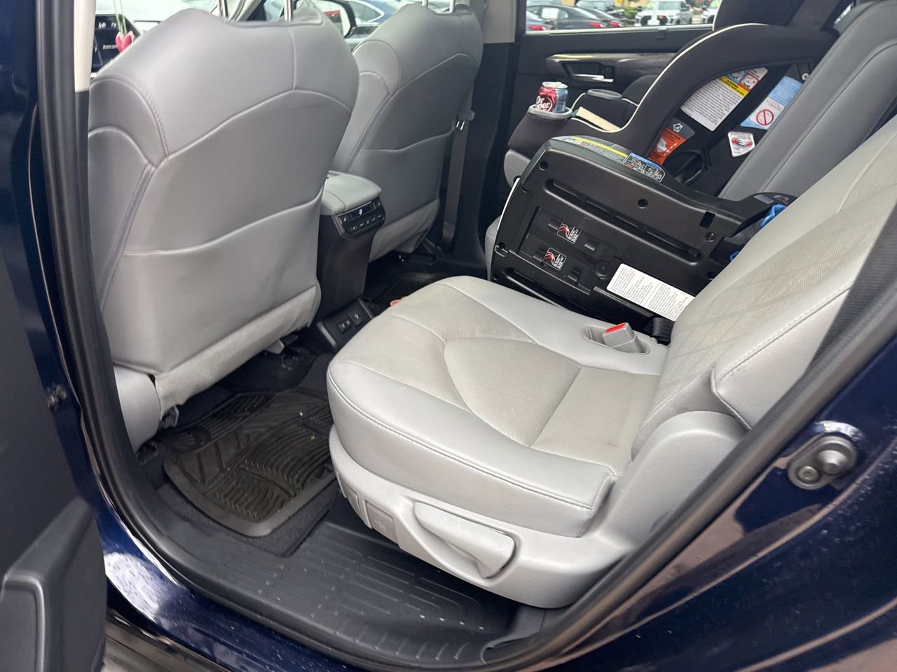 Used 2021 Toyota Highlander Platinum FWD image 11