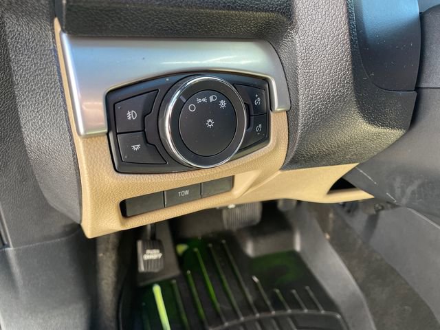 Used 2017 Ford Explorer XLT image 29