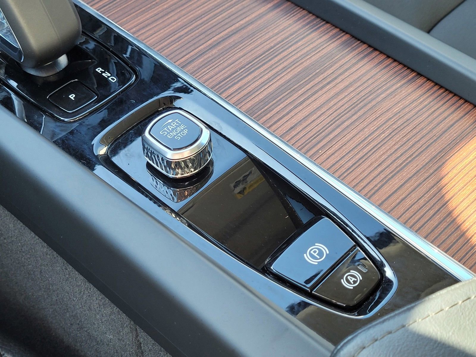 Used 2025 Volvo V60 B5 Cross Country Plus image 26