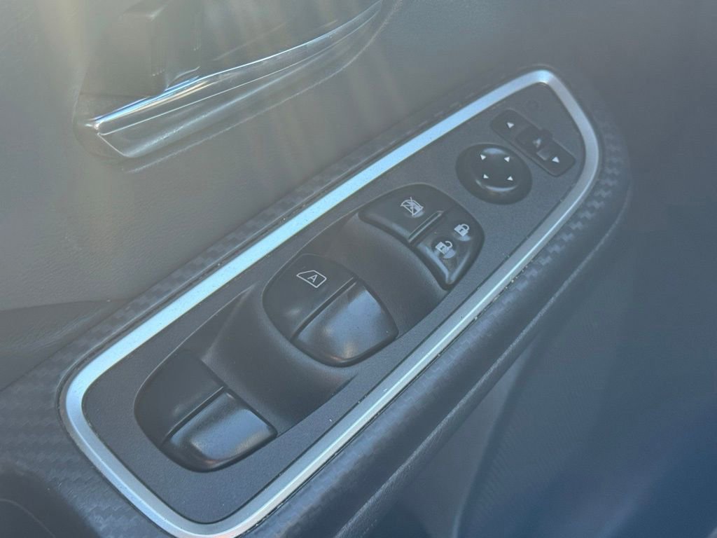 Used 2021 Nissan Versa SR w/ Convenience Package image 31