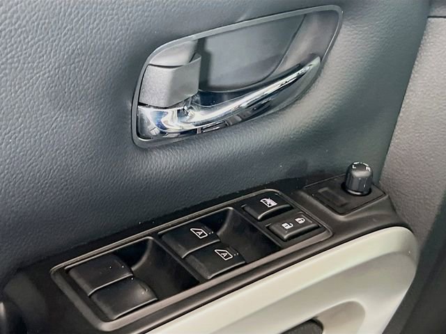 Used 2024 Nissan Titan SV w/ SV Convenience Package image 16