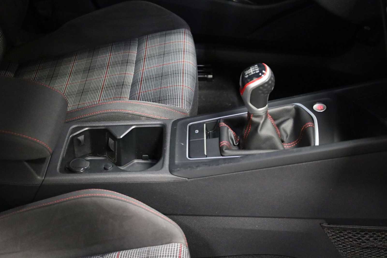 Used 2022 Volkswagen GTI SE image 20