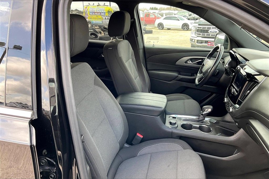 Used 2022 Chevrolet Traverse LT image 30