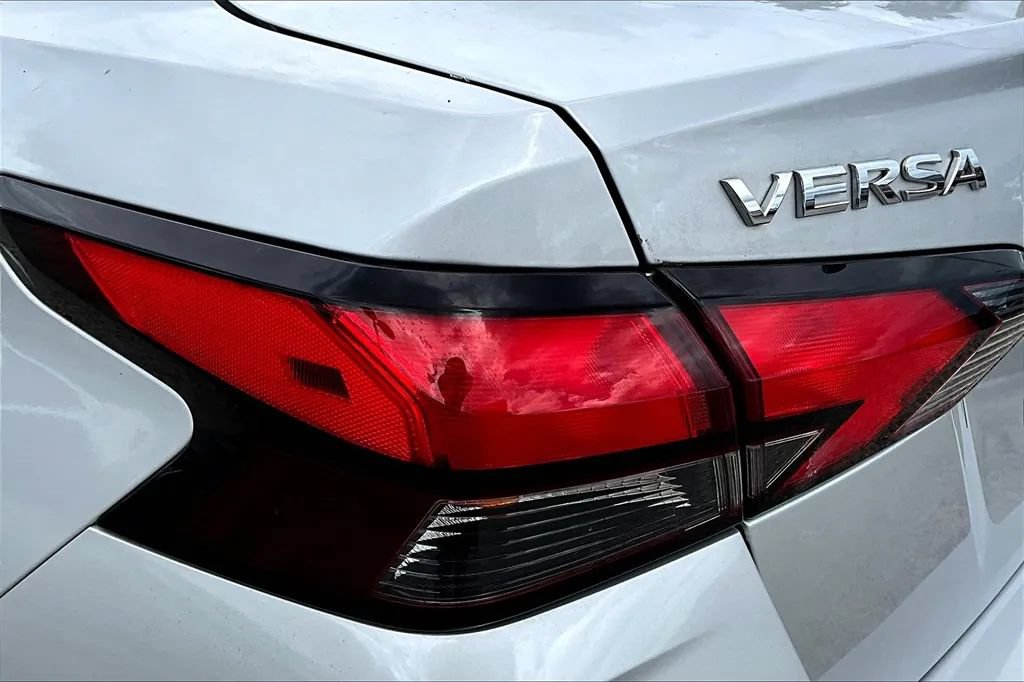 Used 2022 Nissan Versa SV w/ Electronics Package FWD image 26