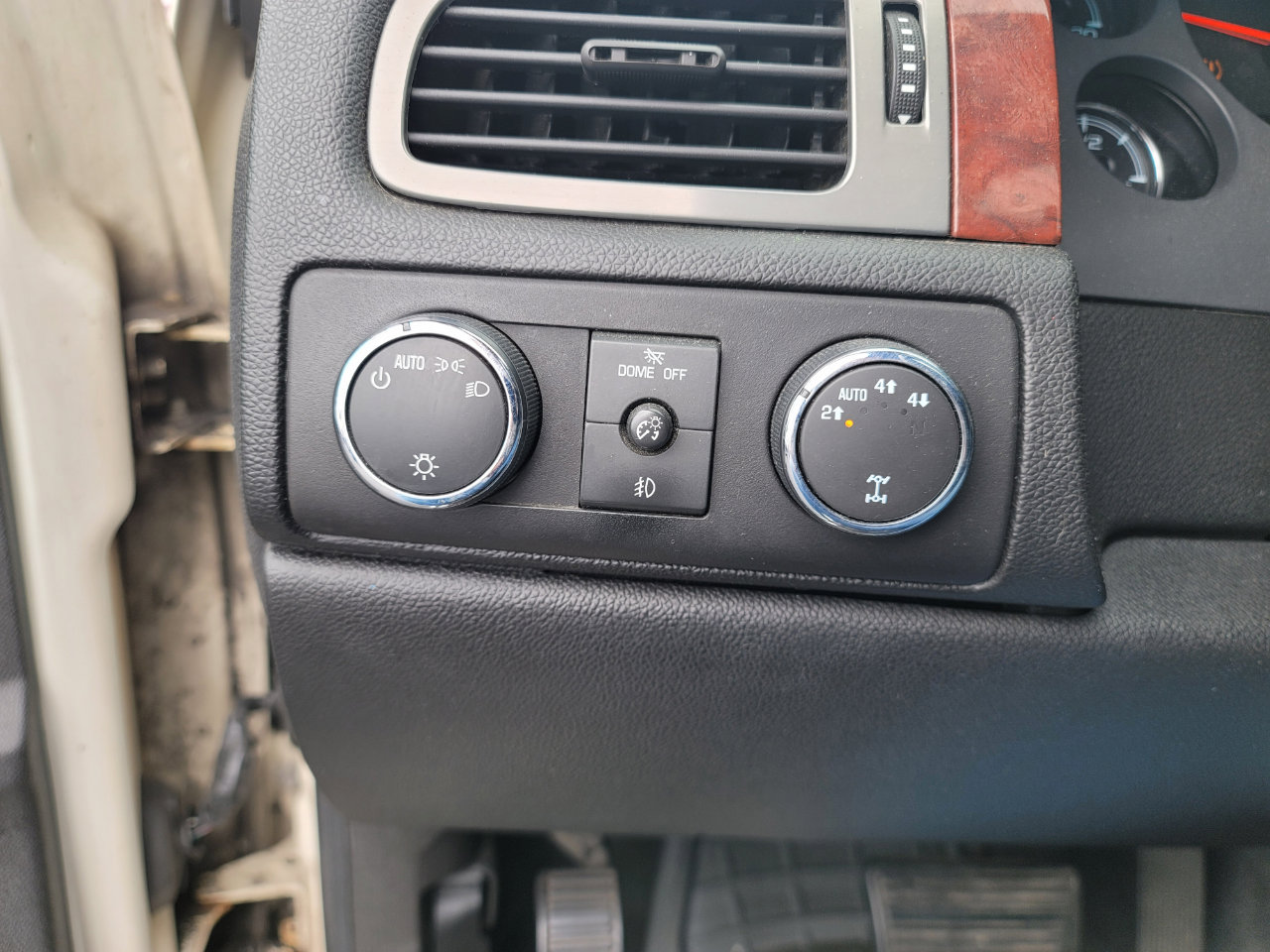 Used 2008 Chevrolet Suburban LTZ w/ LTZ Preferred Equipment Group image 18