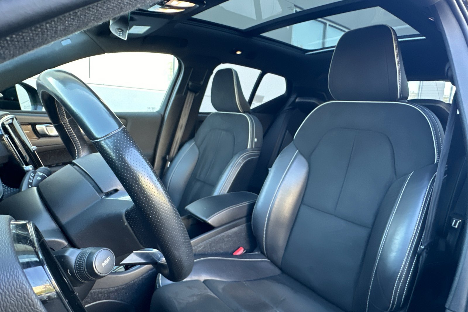 Used 2021 Volvo XC40 P8 Recharge w/ Advanced Package AWD/4WD image 23
