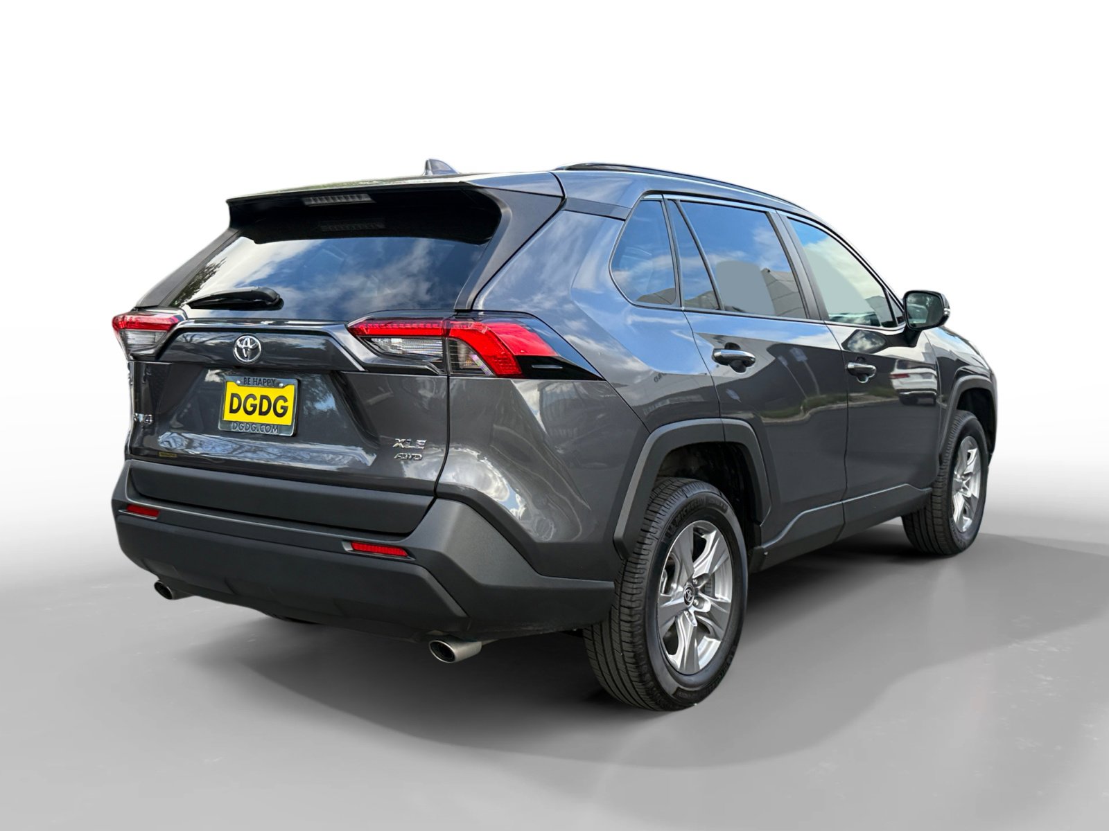 Used 2022 Toyota RAV4 XLE w/ Convenience Package image 5