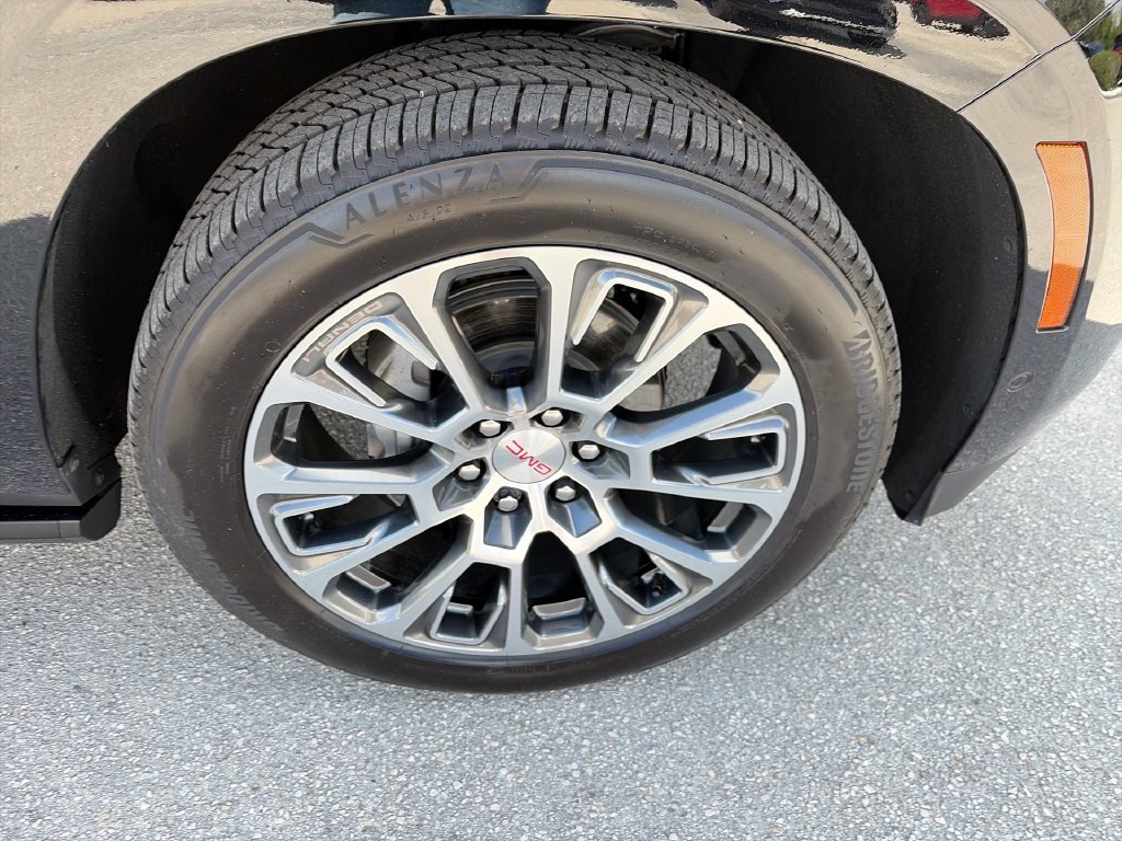 Used 2025 GMC Yukon Denali w/ Sun & Power Step Package AWD/4WD image 37
