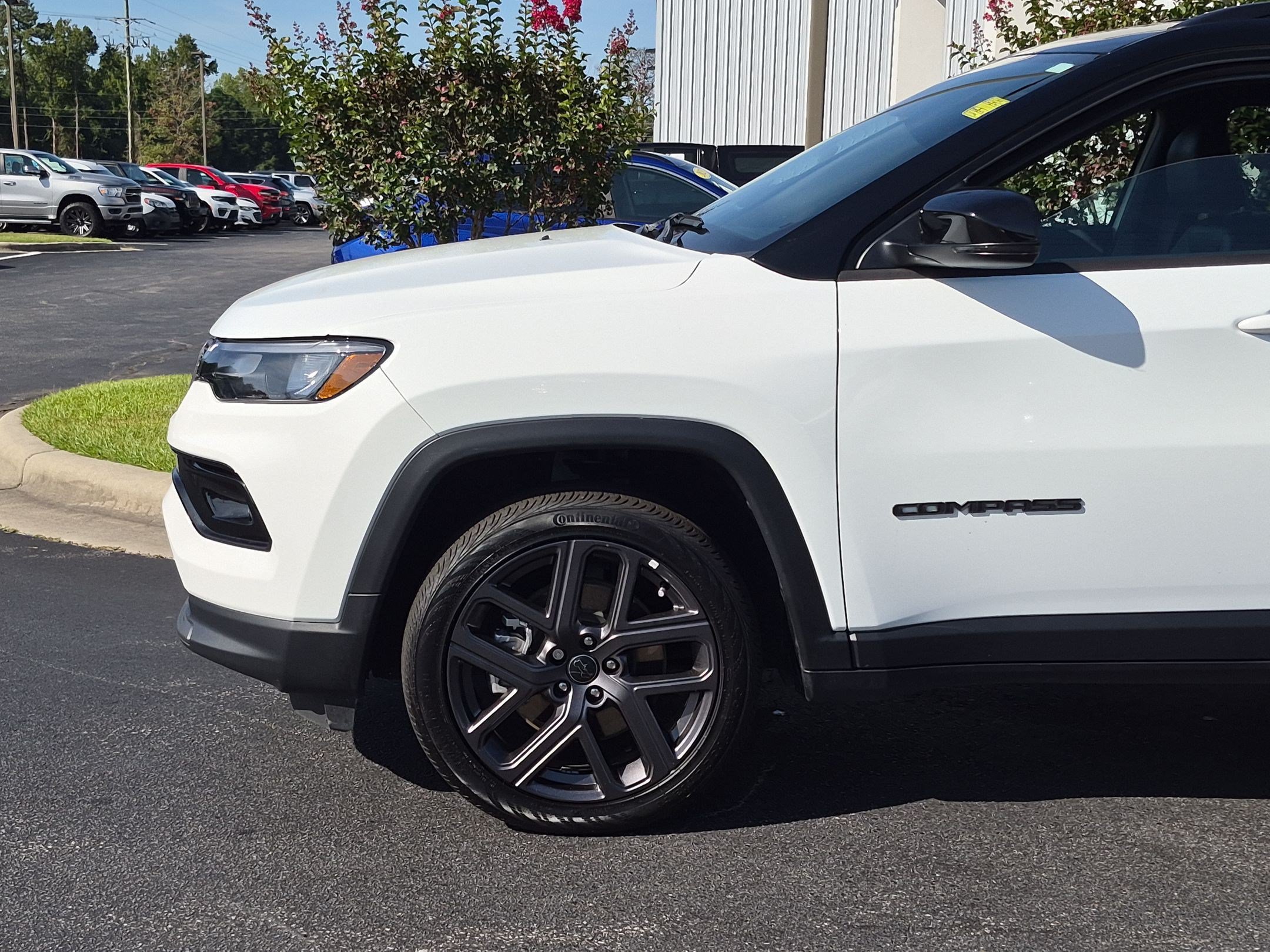 Used 2026 Jeep Compass Limited AWD/4WD image 9