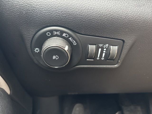 Used 2023 Jeep Compass Limited image 22