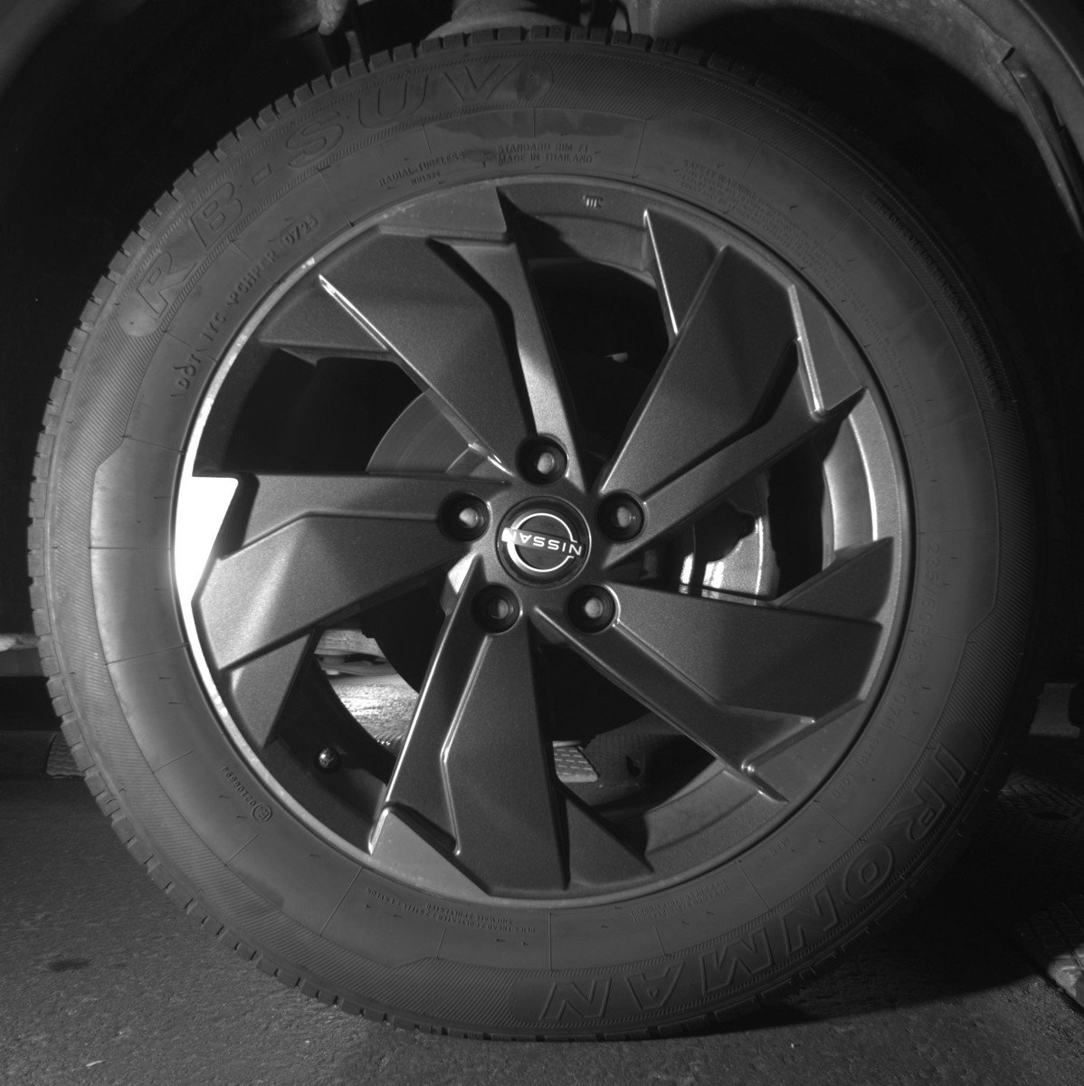 Used 2025 Nissan Rogue SV image 13