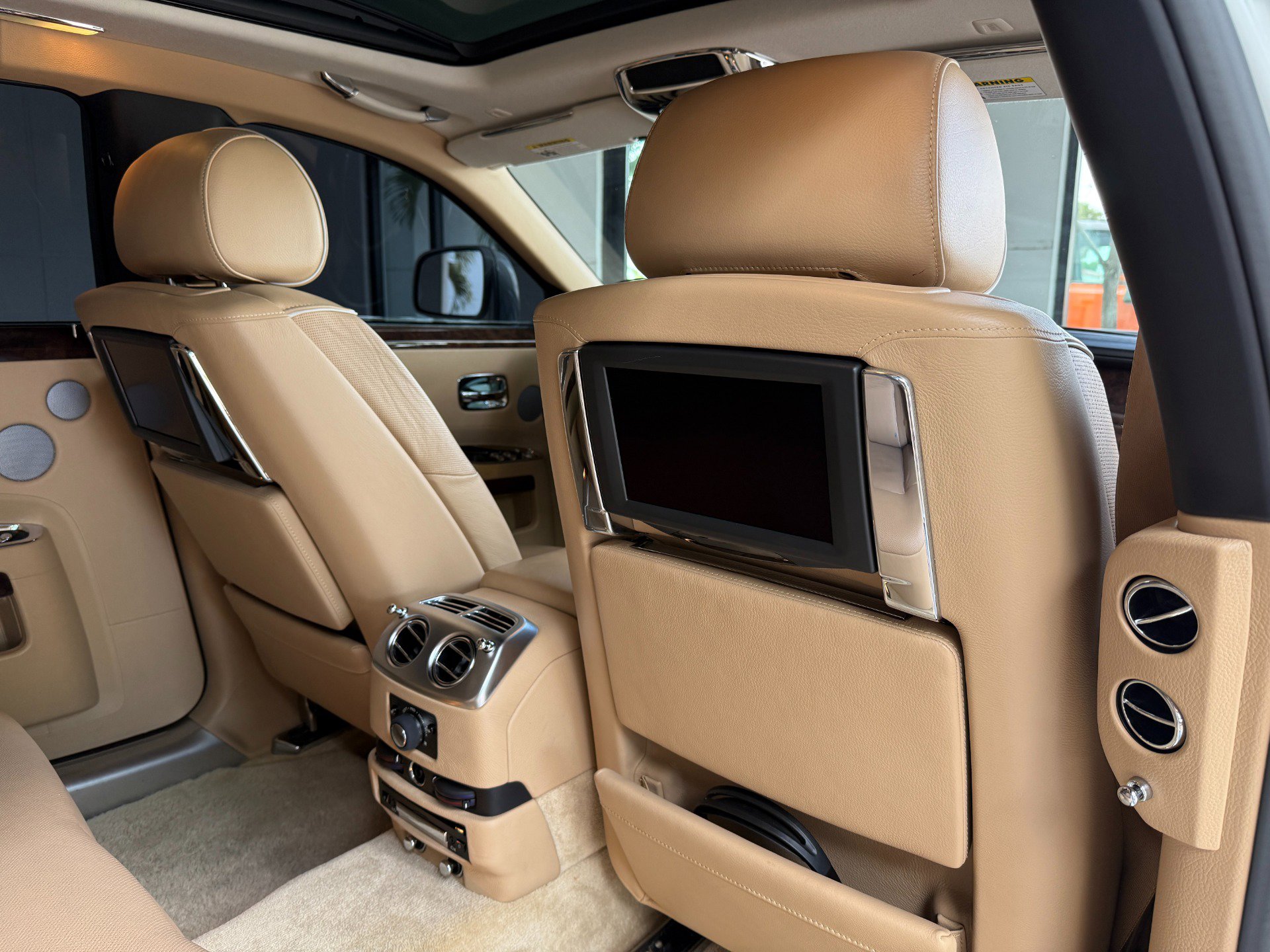 Used 2011 Rolls-Royce Ghost image 32