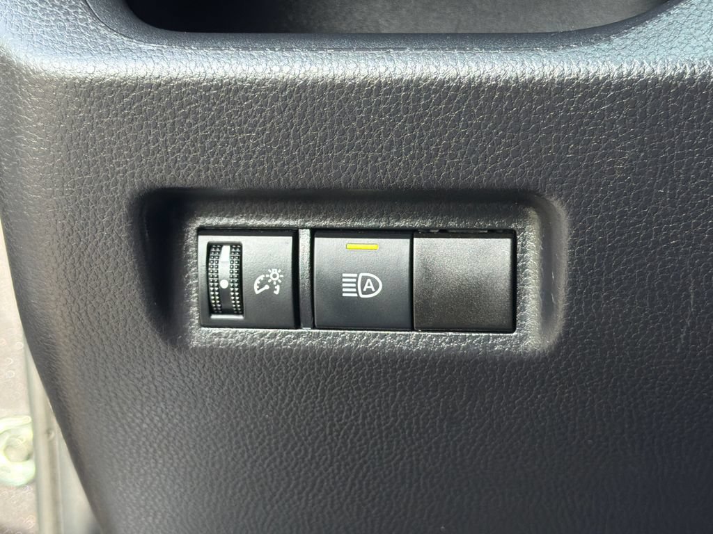 Used 2025 Toyota RAV4 LE AWD/4WD image 20