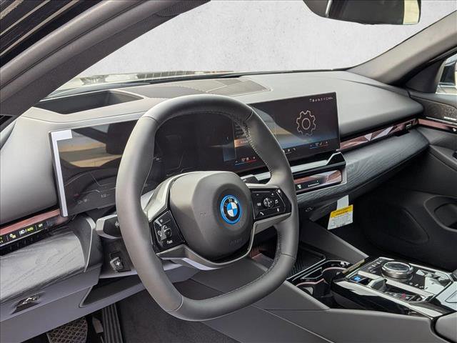 New 2026 BMW i5 eDrive40 w/ Premium Package image 3