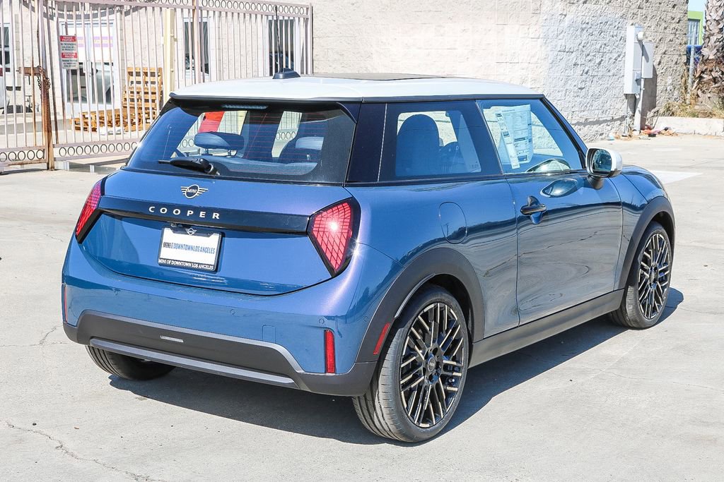 Used 2025 MINI Cooper 2-Door Hardtop image 7