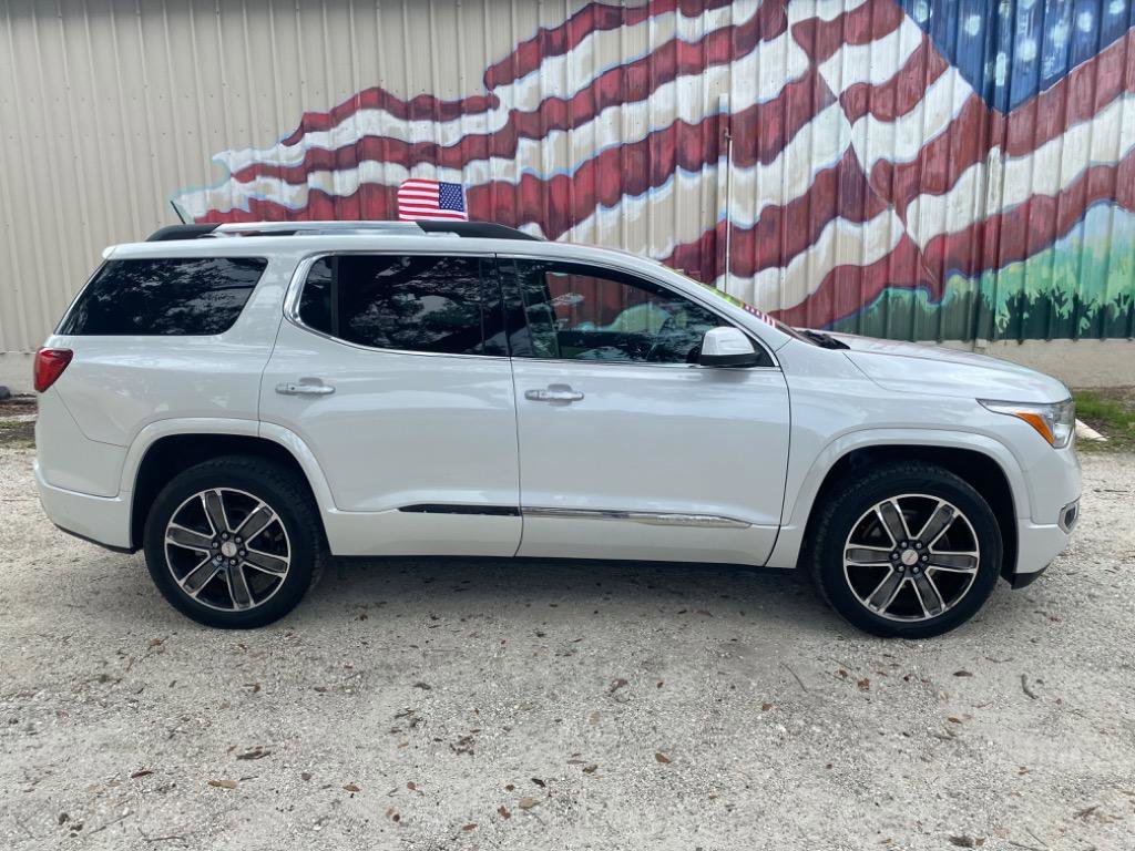 Used 2017 GMC Acadia Denali w/ Technology Package image 2