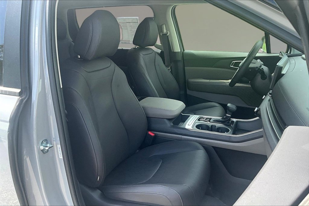 New 2027 Kia Carnival EX FWD image 11