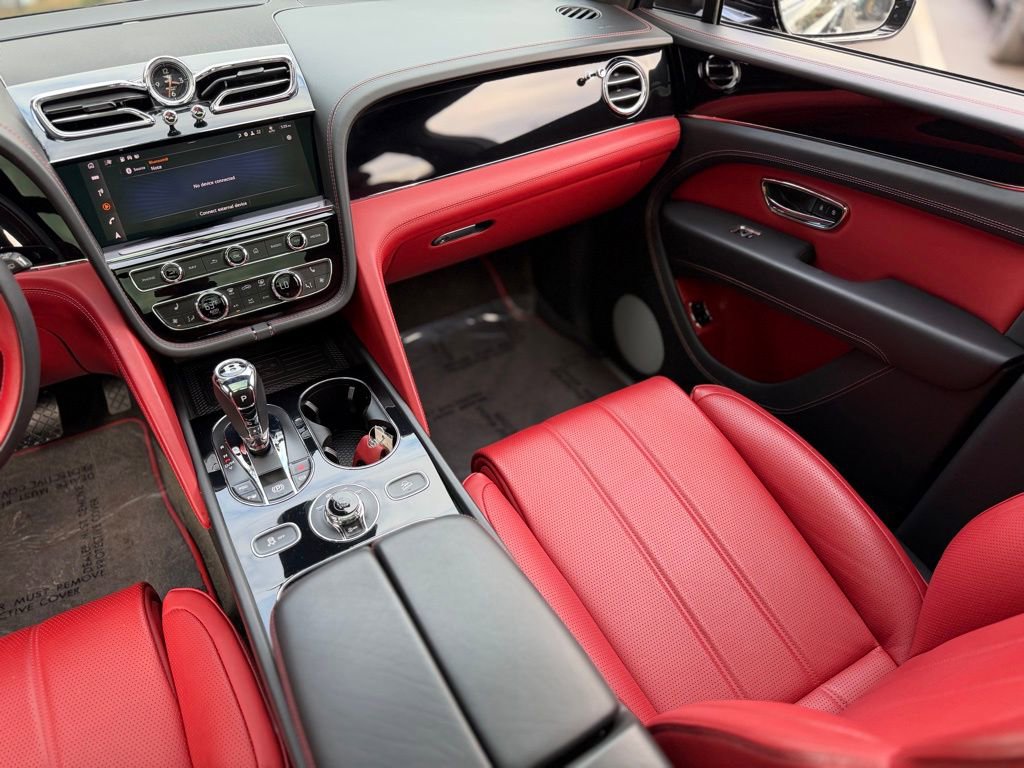 Used 2023 Bentley Bentayga image 40