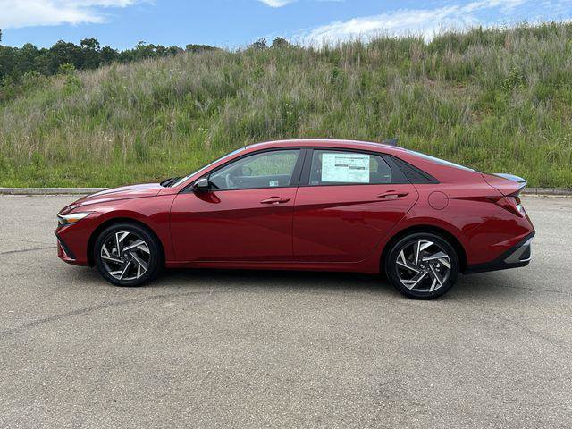 New 2025 Hyundai Elantra SEL image 2