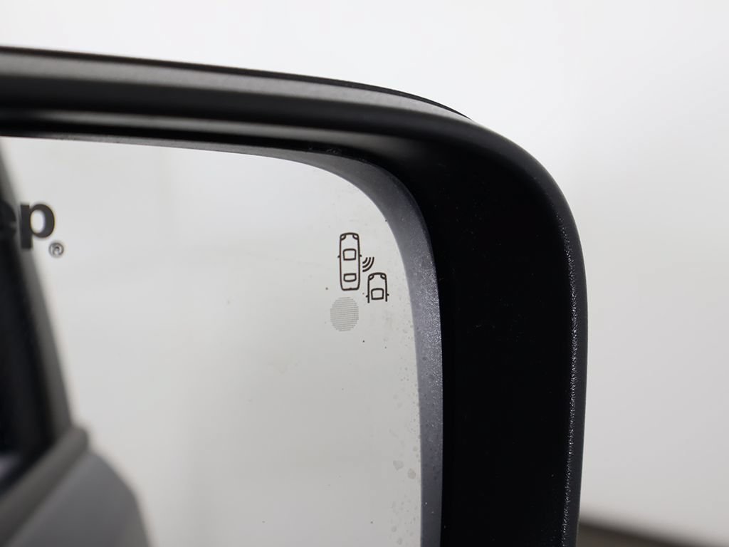 Used 2023 Jeep Renegade Latitude AWD/4WD image 33
