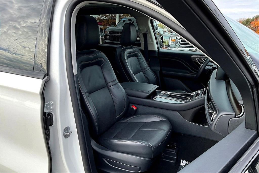 Used 2025 Lincoln Aviator Reserve w/ Jet Appearance Package image 7