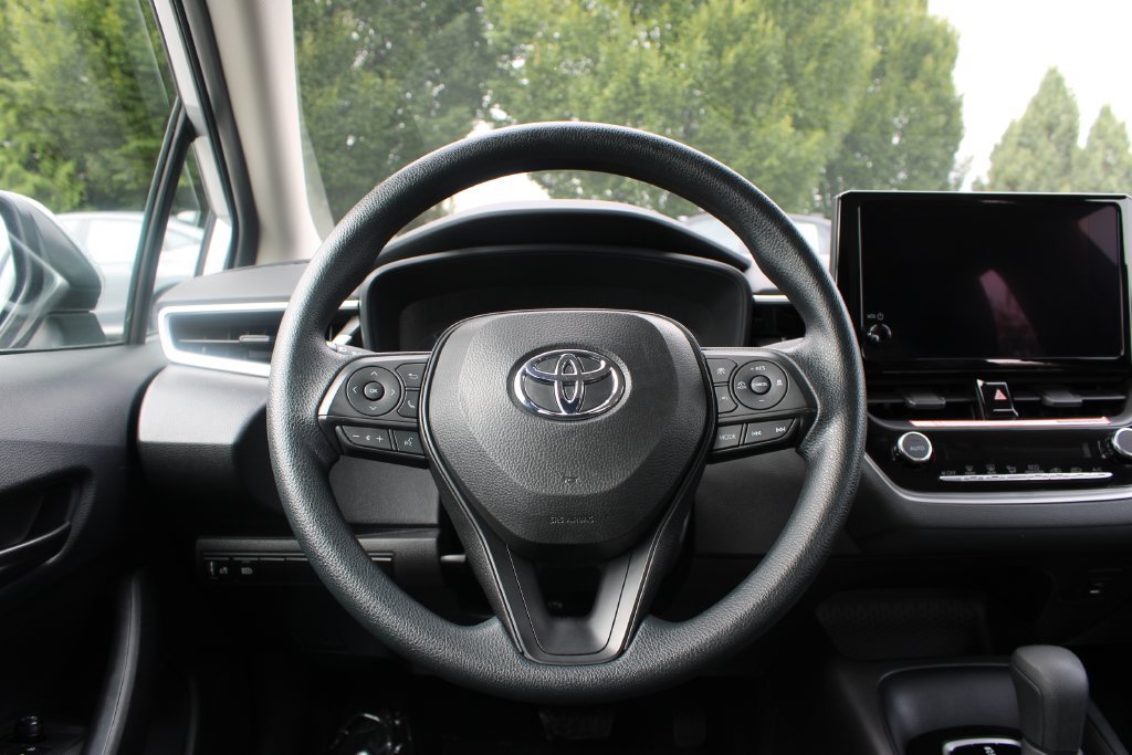 Used 2025 Toyota Corolla LE FWD image 17
