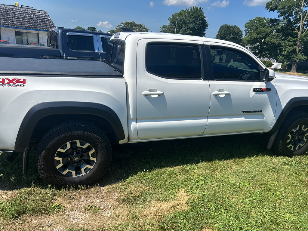 Used 2017 Toyota Tacoma TRD Off-Road AWD/4WD image 8
