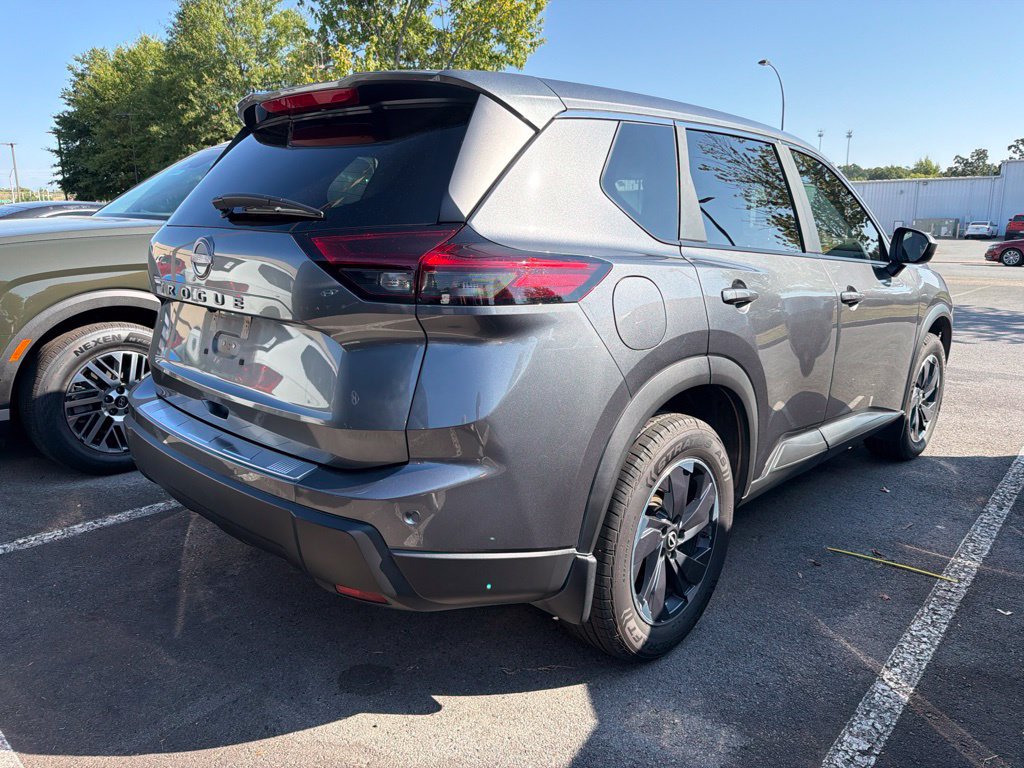 Used 2025 Nissan Rogue SV FWD image 4