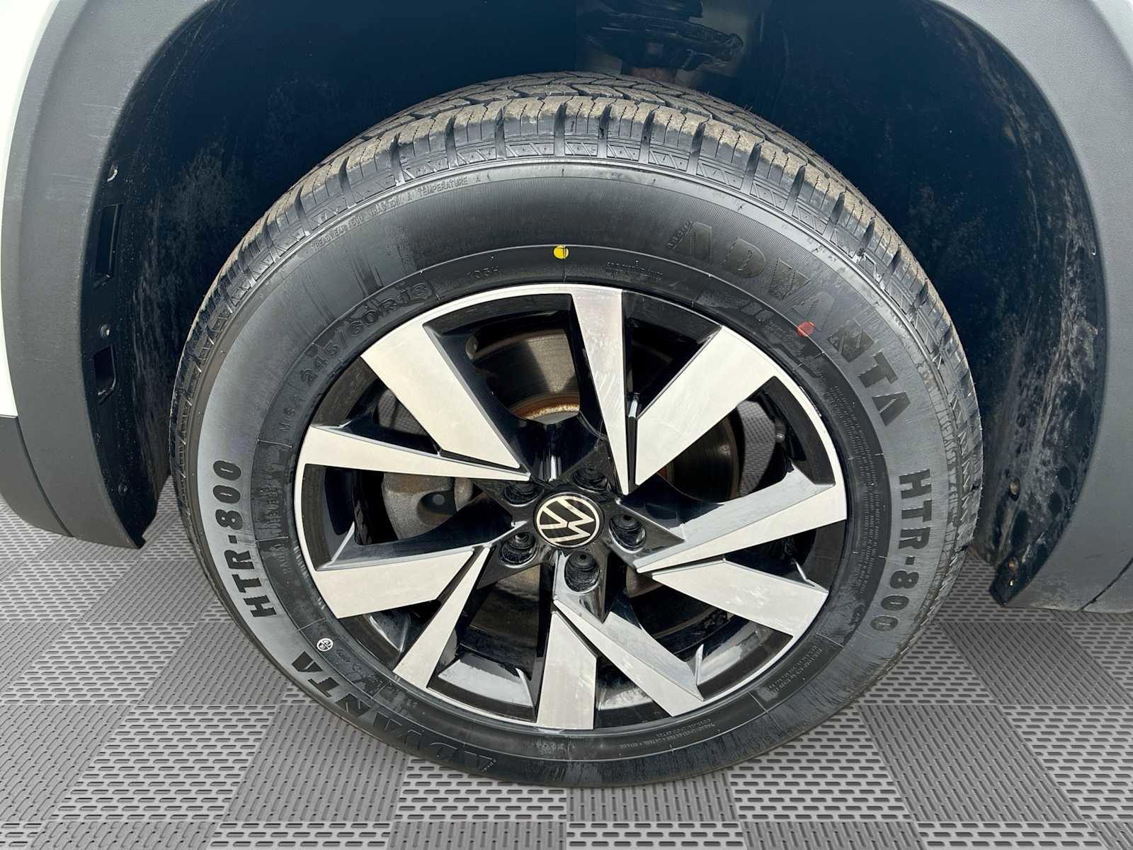 Used 2020 Volkswagen Atlas Cross Sport SEL image 33