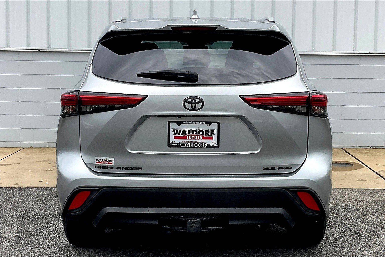 Used 2022 Toyota Highlander XLE AWD/4WD image 5