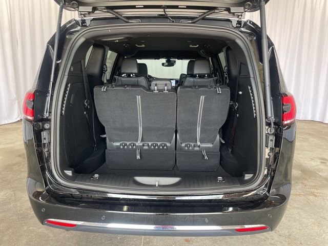 New 2026 Chrysler Pacifica Select image 44