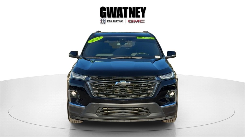 Used 2023 Chevrolet Traverse LT image 2