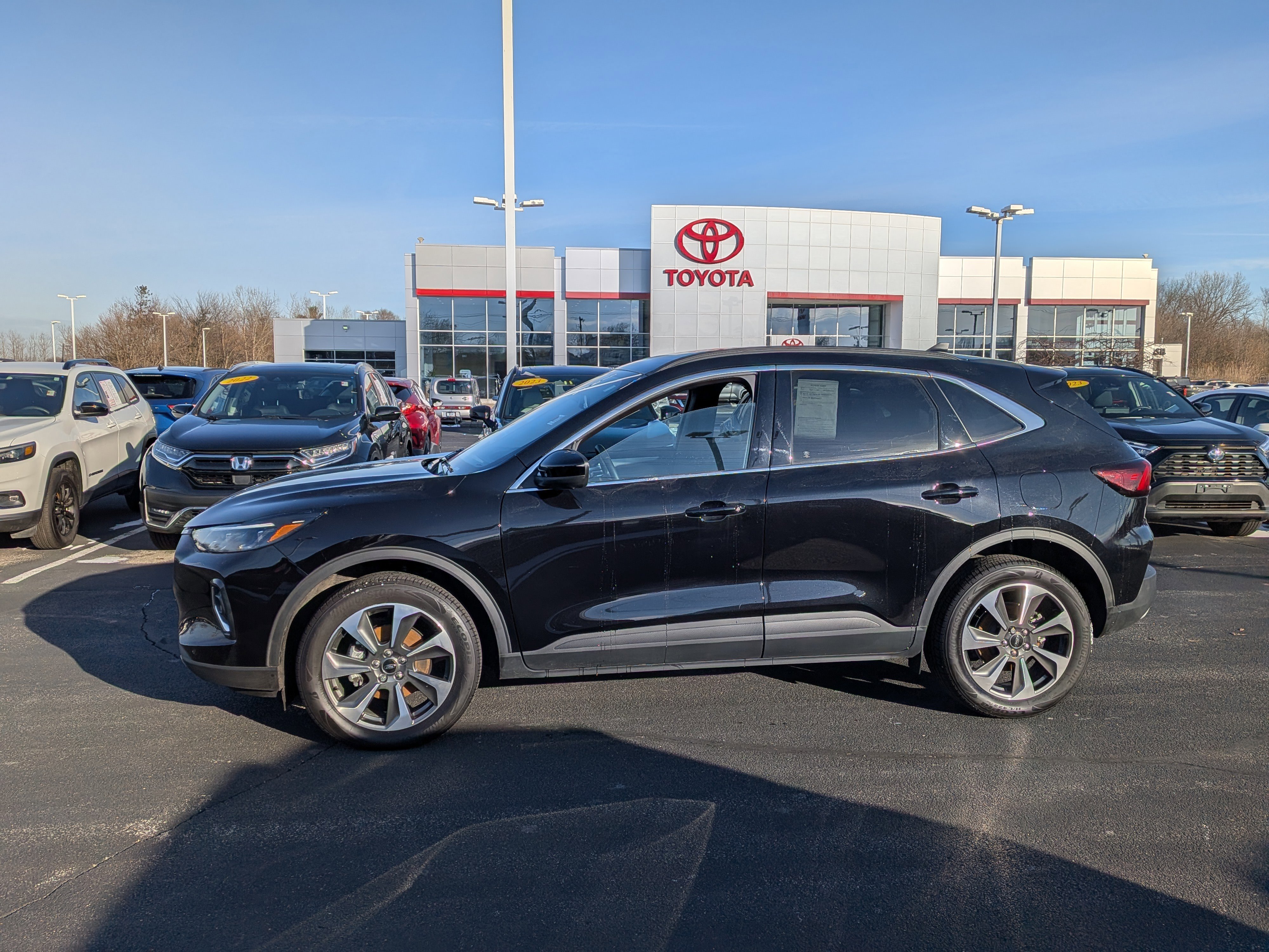 Used 2023 Ford Escape Platinum image 5