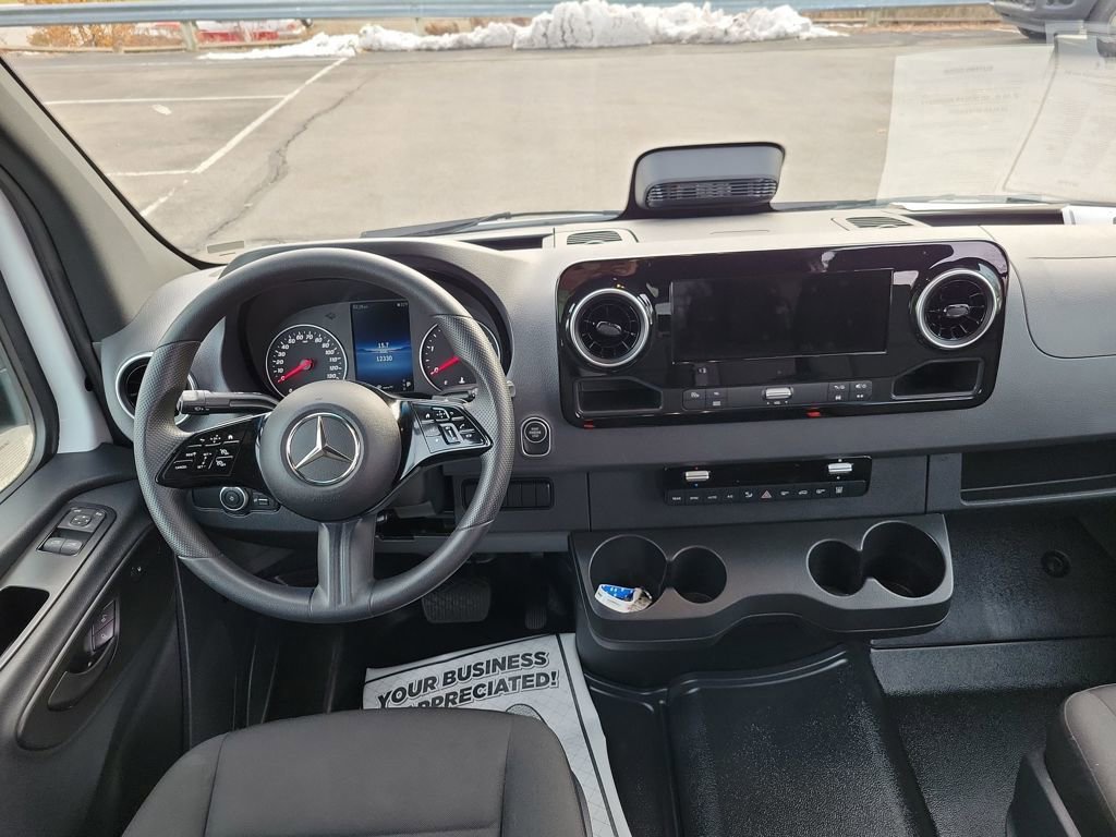 Used 2025 Mercedes-Benz Sprinter 2500 image 3