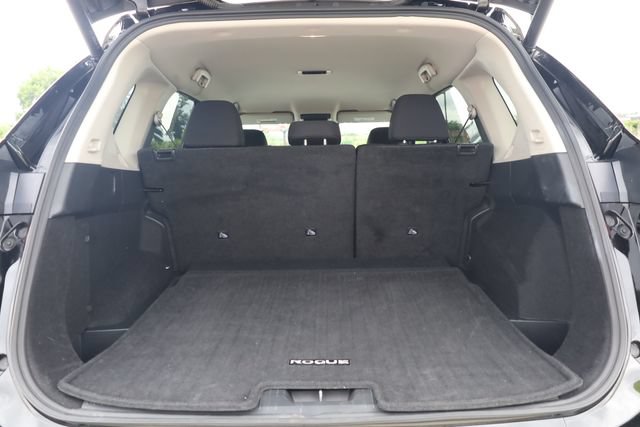 Certified 2025 Nissan Rogue SV FWD image 29
