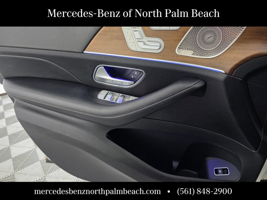 Used 2021 Mercedes-Benz GLS 580 4MATIC image 23