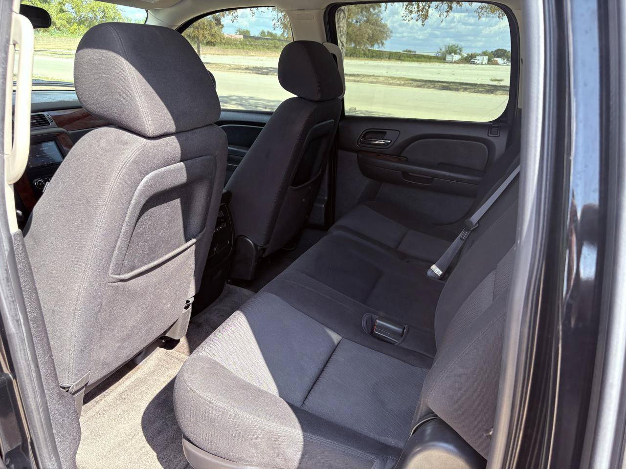 Used 2011 Chevrolet Suburban LS RWD image 16