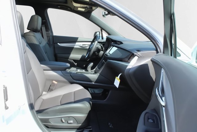 New 2025 Cadillac XT6 Luxury image 17