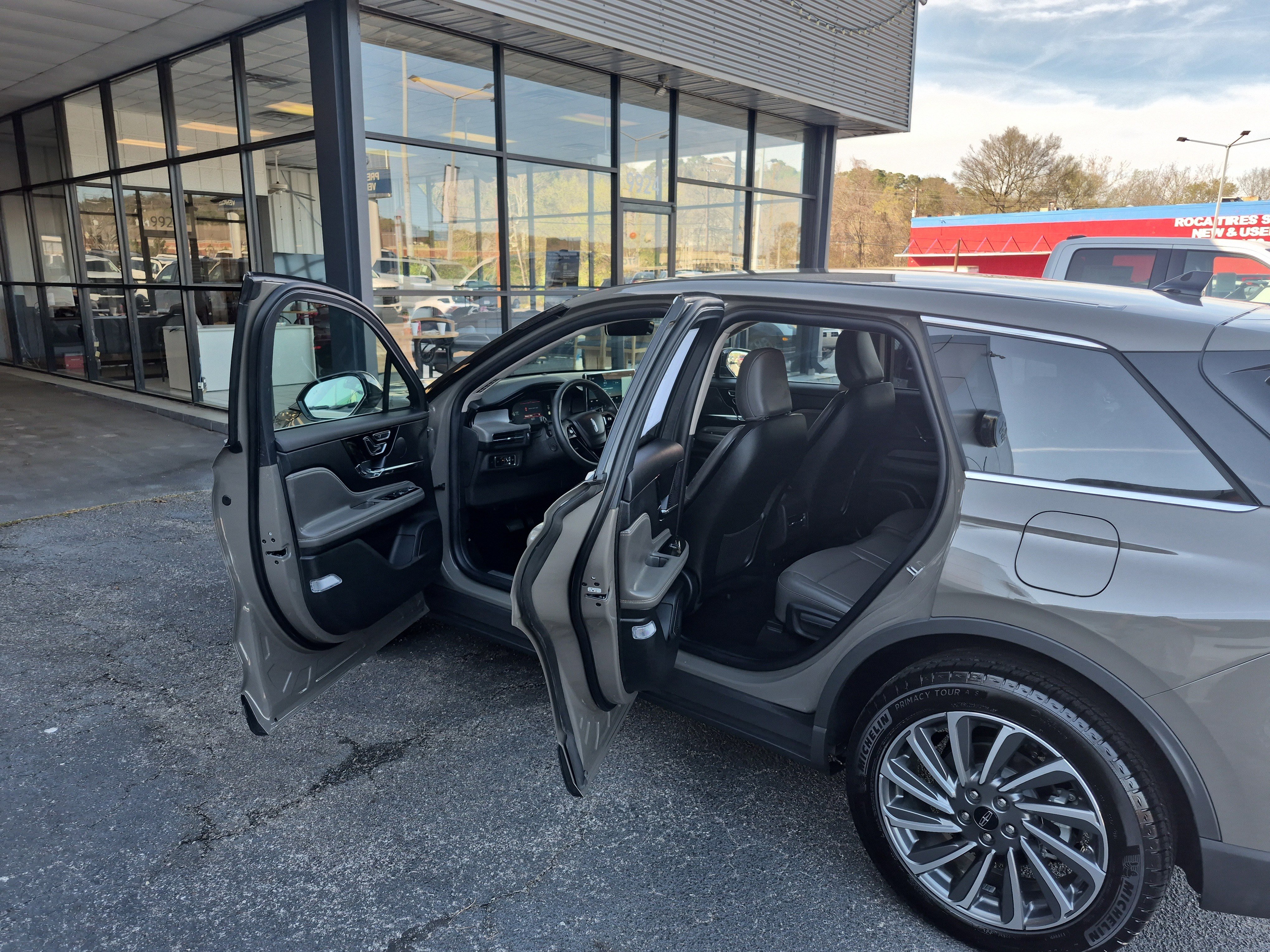 Used 2025 Lincoln Corsair Reserve w/ Towing Package image 13