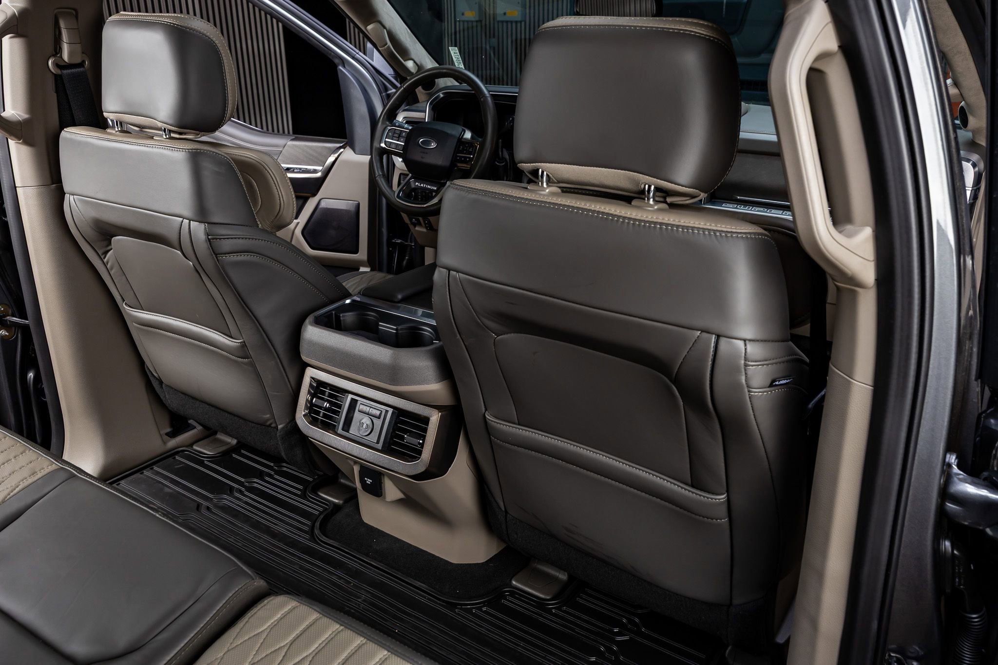 Used 2025 Ford F450 Platinum w/ Platinum Plus Package image 31