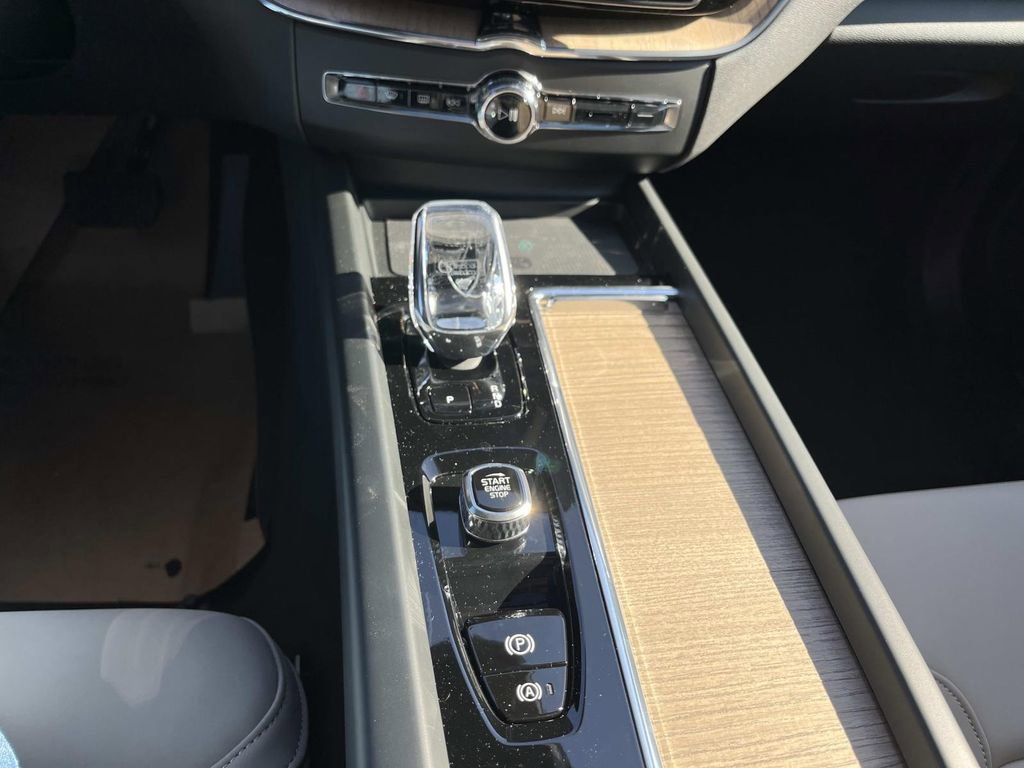 New 2026 Volvo XC60 B5 Core w/ Climate Package image 28
