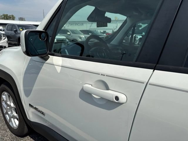 Used 2019 Jeep Renegade Latitude FWD image 9