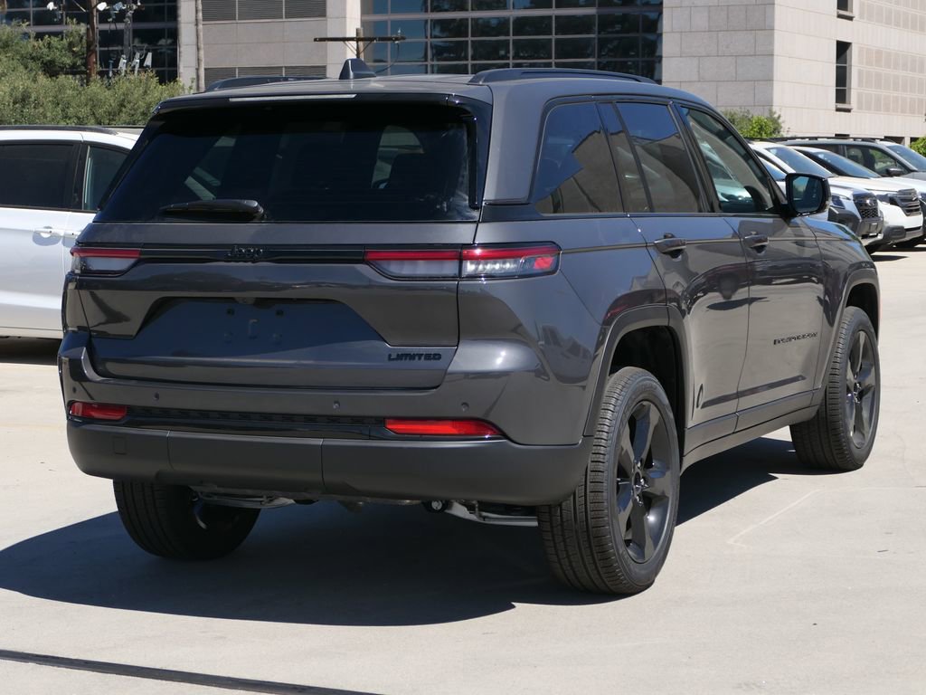 New 2025 Jeep Grand Cherokee Limited w/ Black Appearance Package image 3