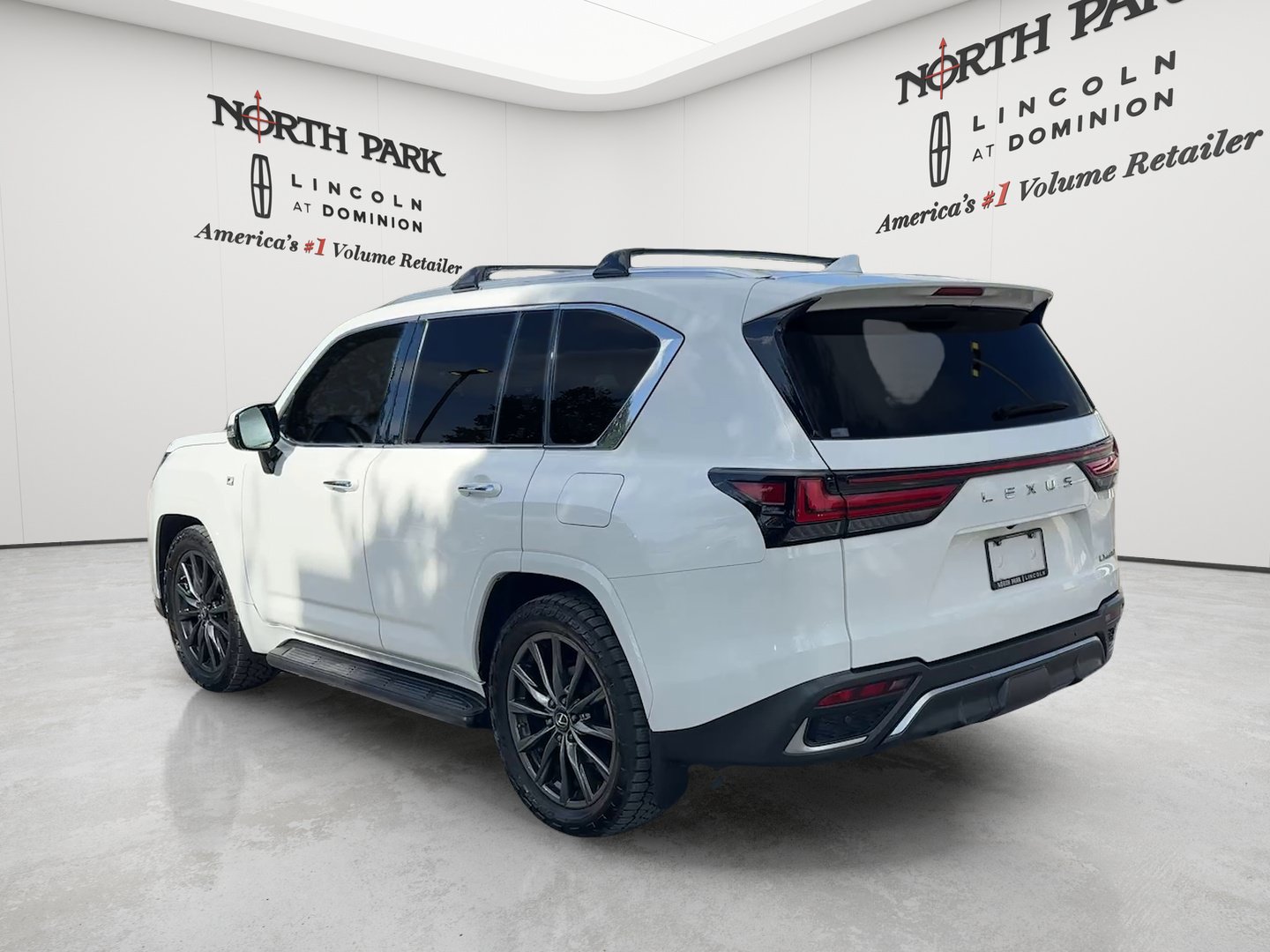 Used 2023 Lexus LX 600 F Sport AWD/4WD image 7