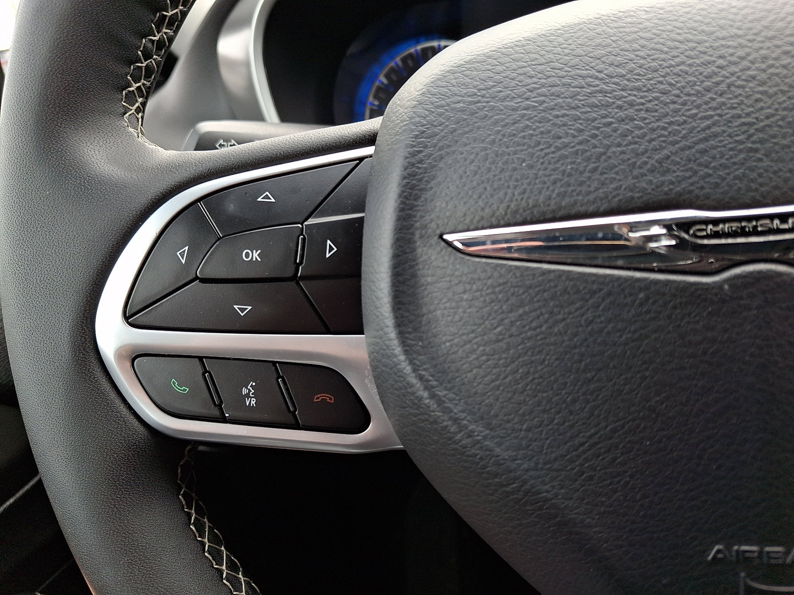 Used 2025 Chrysler Pacifica Select image 21