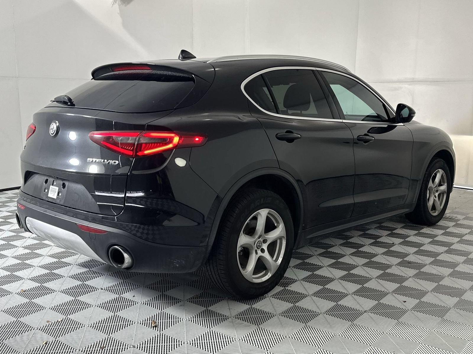 Used 2019 Alfa Romeo Stelvio AWD image 8