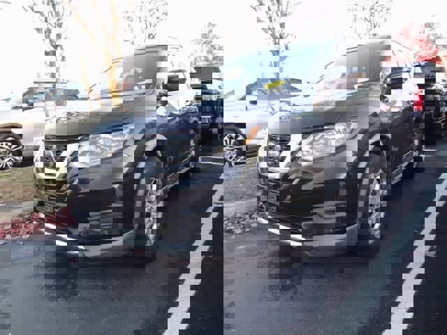 Used 2018 Nissan Rogue SV w/ Premium Package image 1