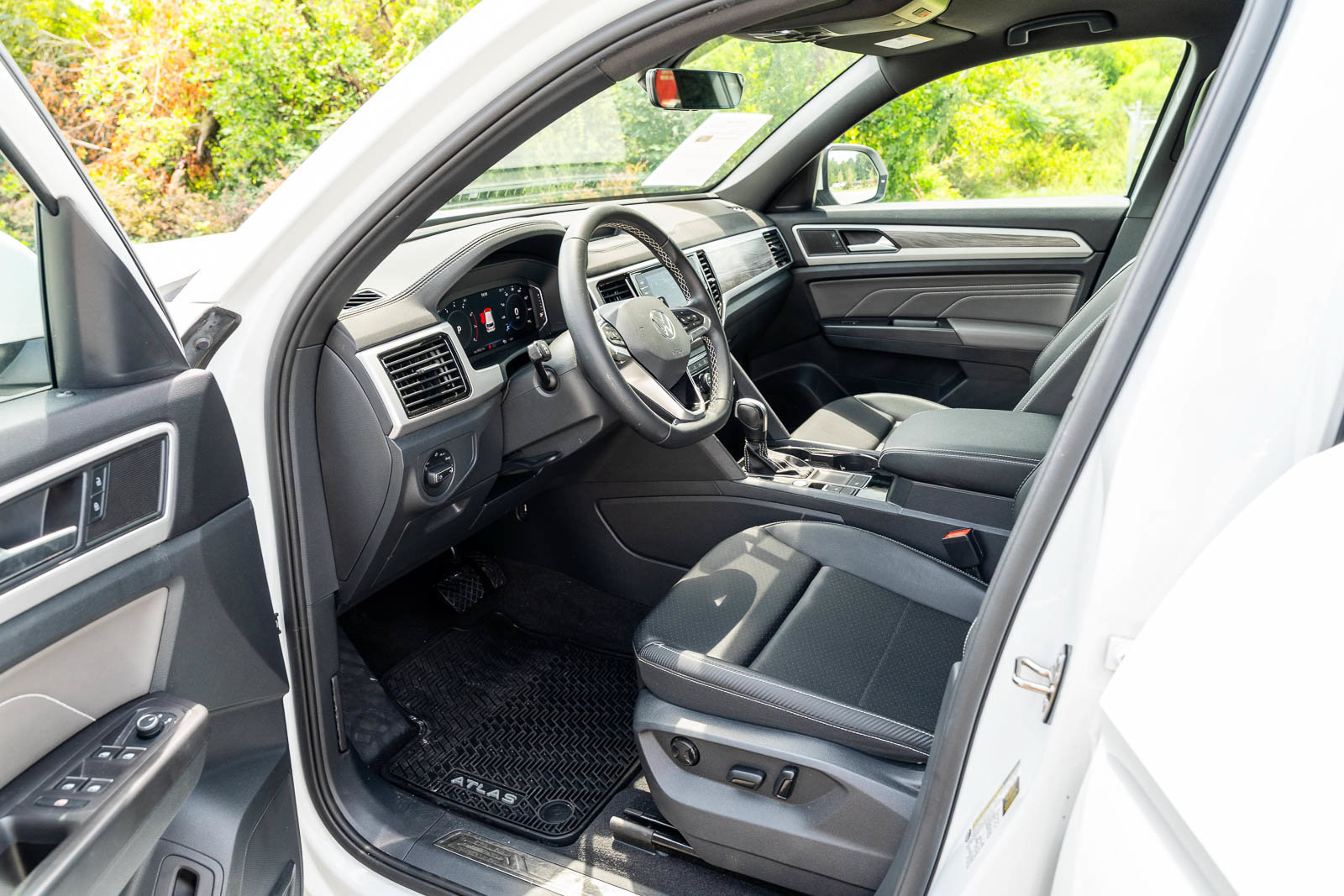 Used 2023 Volkswagen Atlas Cross Sport SE w/ Black Wheel Package FWD image 16
