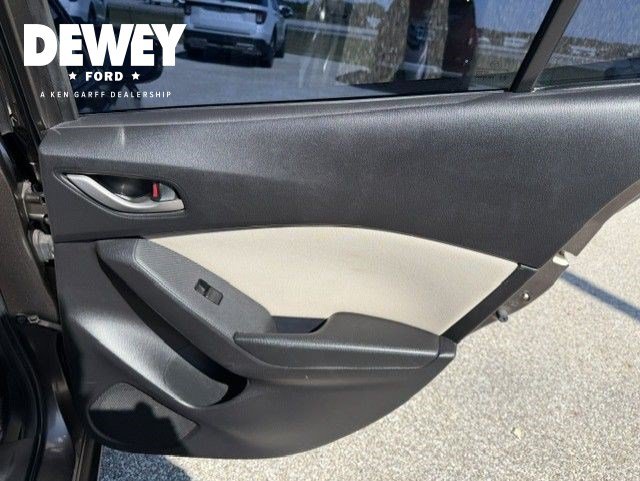 Used 2015 MAZDA MAZDA3 i Touring FWD image 29